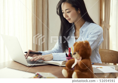 Mother going to a PC in the living room 51054591