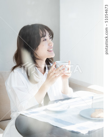 Women's lifestyle tea time 51054673