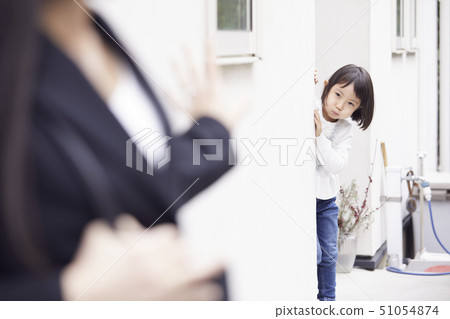 Daughter to see off mother going on a business trip outside the house 51054874