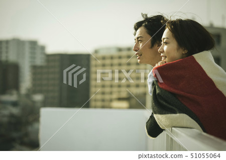 Couple roof top 51055064