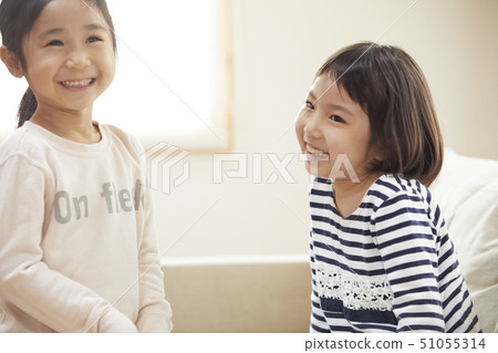 Smiling kids playing on the couch 51055314