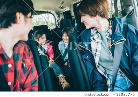 家庭車開車 51055776