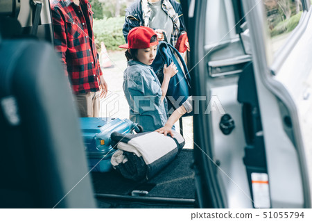 Family car camp 51055794