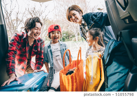 Family car camp 51055798