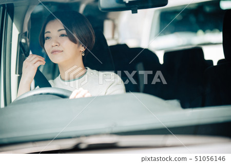 女人開車 51056146