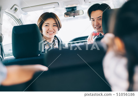 家庭車開車 家庭車開車 51056186