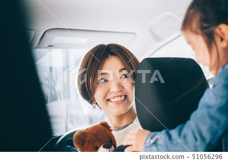 家庭車開車 家庭車開車 51056296