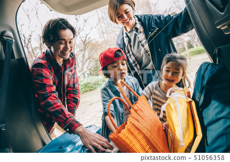 Family car camp 51056358