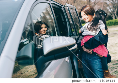 家庭車開車 51056434