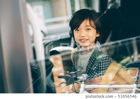Child car sending and receiving 51056546