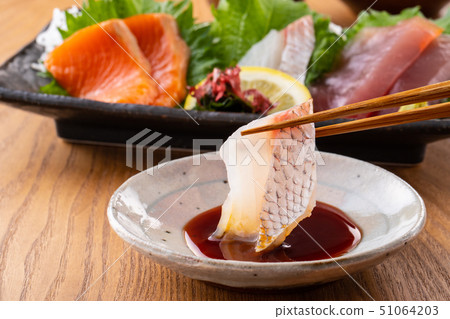 新鮮的生魚片 新鮮的生魚片 51064203