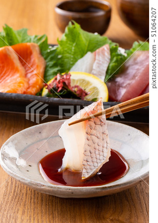 新鮮的生魚片 51064207