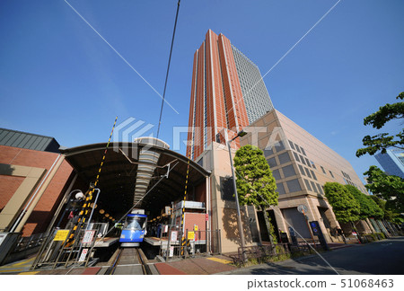 日本的東京都市風景反射陽光的東西，東急世田谷線三軒茶屋站，胡蘿蔔塔等。 51068463