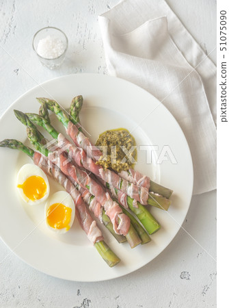 Bacon wrapped asparagus dippers 51075090