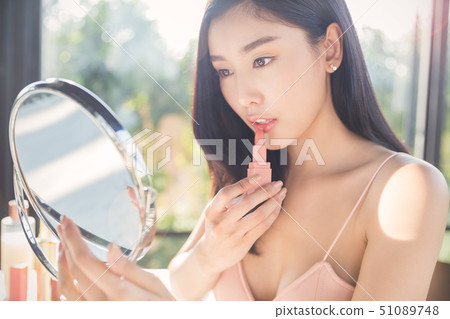 Women beauty 51089748