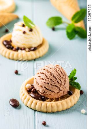 Homemade coffee and chocolate ice cream Homemade coffee and chocolate ice cream 51097465