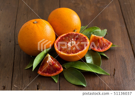 Fresh Sicilian oranges with leaves 51136037
