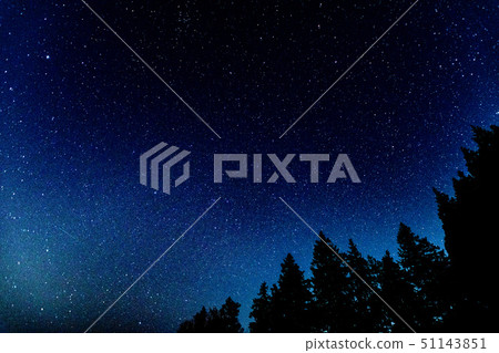 Starry sky scenery 51143851