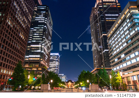 <<Tokyo>> Night view of Marunouchi/Yukisou Street <<Fresh green season>> 51147329