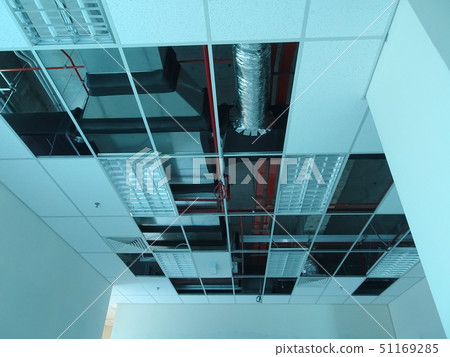 Installation of suspended ceiling frame and boards 51169285