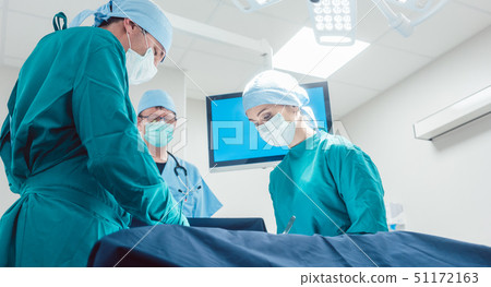 Medical doctors performing operation in hospital 51172163