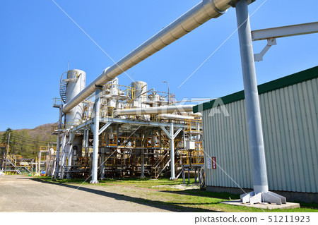 Taking a picture of the spring landscape of the steam conversion plant in Hokkaido Morimachi Hokkaido Electric Power Nakugawa Geothermal Power Station in sunny weather 51211923