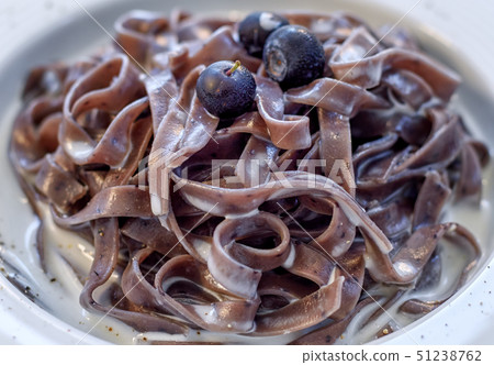 Blueberry tagliatelle pasta with cream sauce Blueberry tagliatelle pasta with cream sauce 51238762