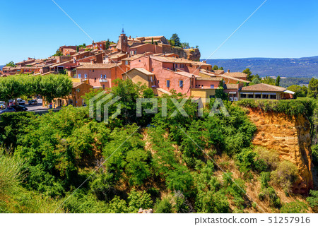 Roussillon Old Town on ochre Red Cliffs, France 51257916