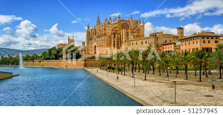 La Seu, the cathedral of Palma de Mallorca, Spain 51257945