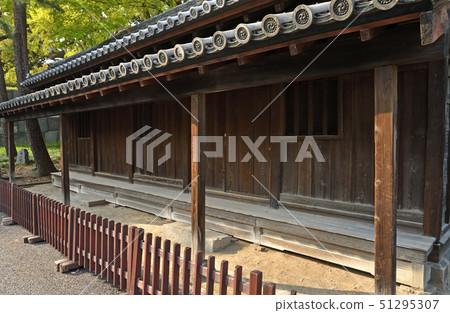 Walk around the Imperial Palace: Concentric Banjo Imperial Palace Higashi Gyoen Walk around the Imperial Palace: Concentric Banjo Imperial Palace Higashi Gyoen 51295307