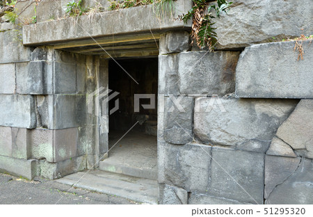 在皇宮附近散步：Ishimuro Imperial Palace Higashi Gyoen 51295320