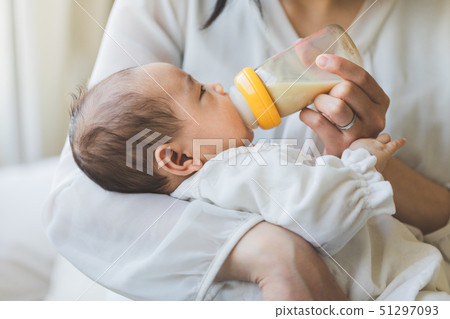 Baby feeding 51297093