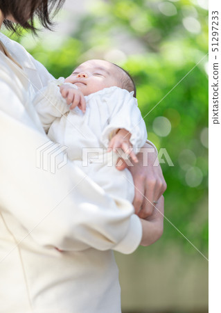 Hold the baby Hold the baby 51297233
