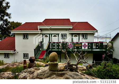 Walking the mountain path of Gogunsan-gun, Gunsan in late spring 2019 Walking the mountain path of Gogunsan-gun, Gunsan in late spring 2019 51311338