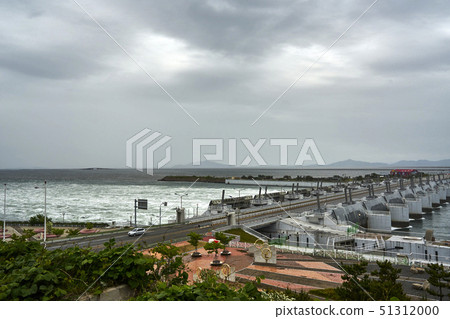 In late spring 2019, walking along the beach in Gogunsan-gun, Gunsan 51312000