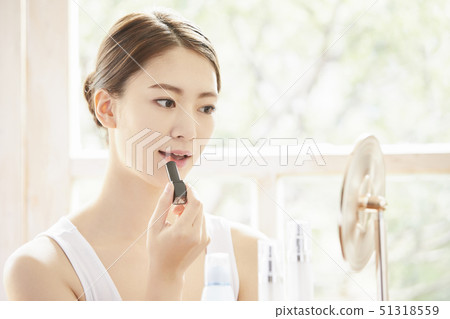 Women beauty 51318559