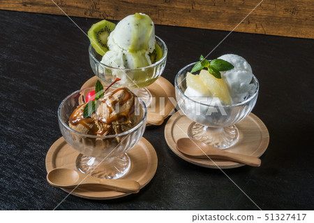 冰淇淋冰淇淋仲夏冷冰淇淋 51327417