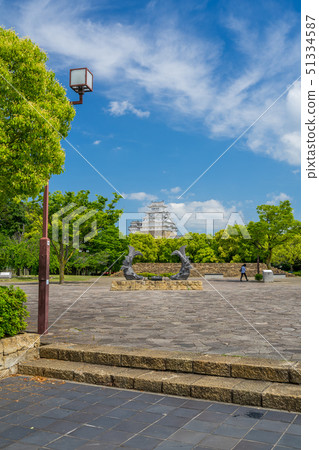 從Jomidai公園看見的新鮮的綠色姬路城堡 從Jomidai公園看見的新鮮的綠色姬路城堡 51334587