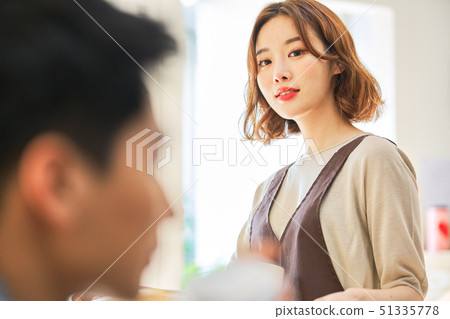 Female cafe clerk 51335778
