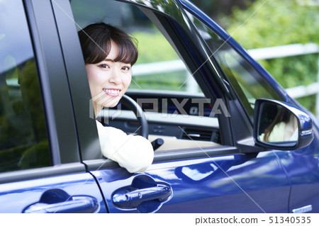 Young woman doing a drive 51340535