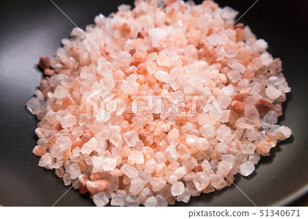 Pink salt from Bolivian in a bowl 51340671