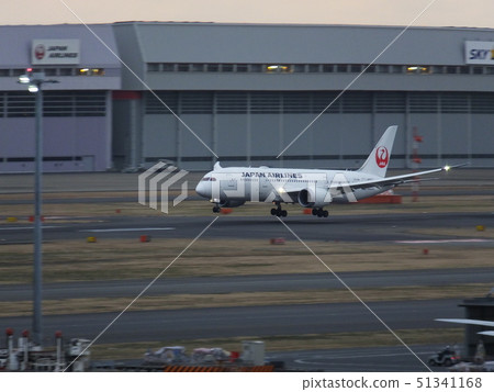 JAL Boeing 787 plane landing at Haneda Airport JAL Boeing 787 plane landing at Haneda Airport 51341168