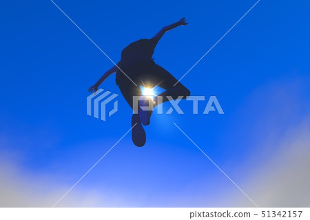 跳在天空中 跳在天空中 51342157