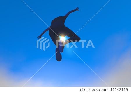 跳在天空中 跳在天空中 51342159
