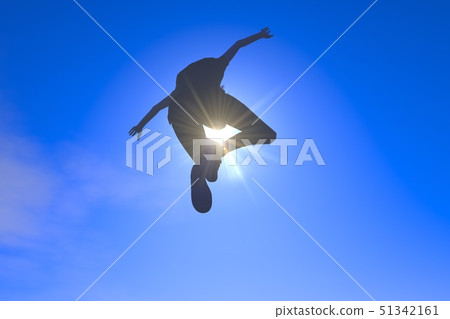 跳在天空中 跳在天空中 51342161