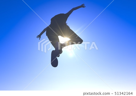 跳在天空中 跳在天空中 51342164