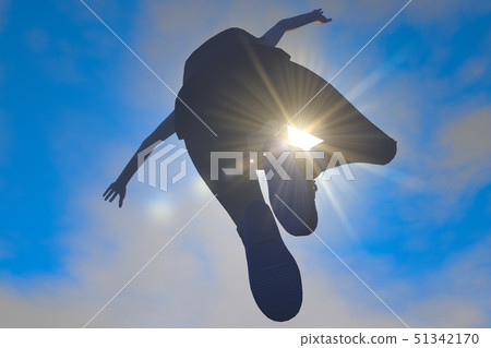 跳在天空中 跳在天空中 51342170