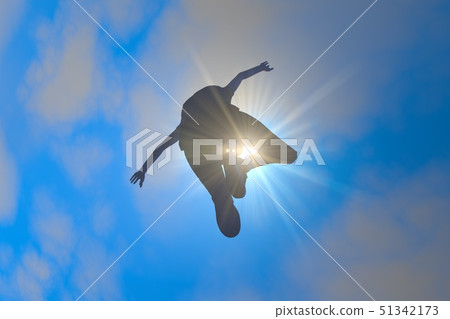 跳在天空中 跳在天空中 51342173
