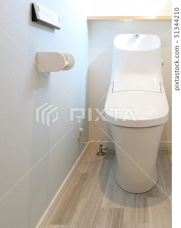 新建的住宅廁所形象 新建的住宅廁所形象 51344210