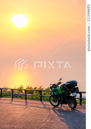 在黃昏的鳥海藍線 51344685